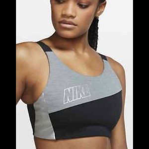 Nike Swoosh Medium Support Metallics Sports Bra